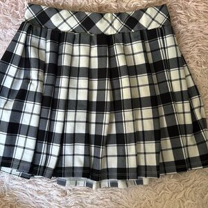 Skirt  plaid white and black size L